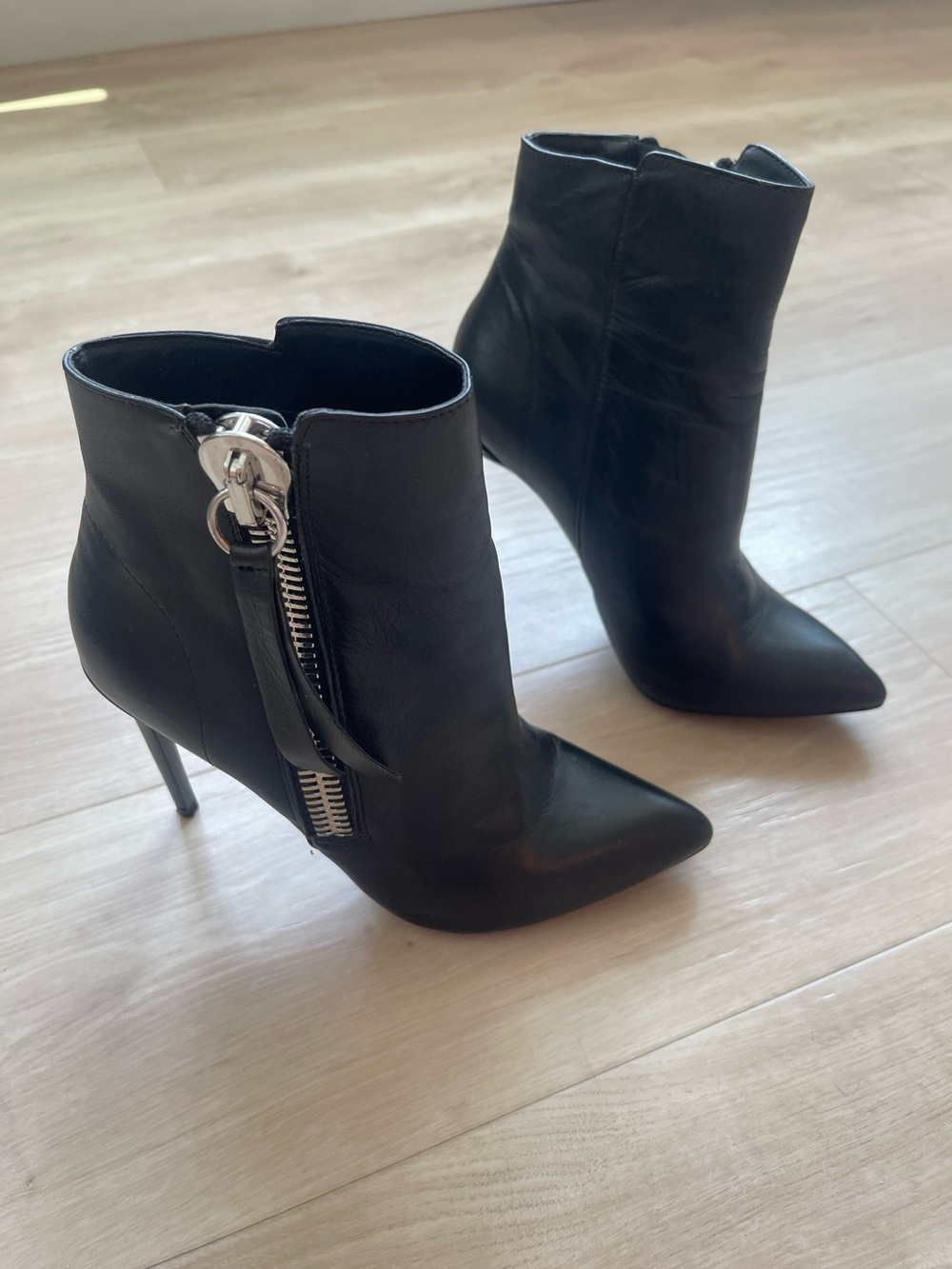 Steve Madden Black Leather Pointed-Toe Ankle Booties with Silver Zipper